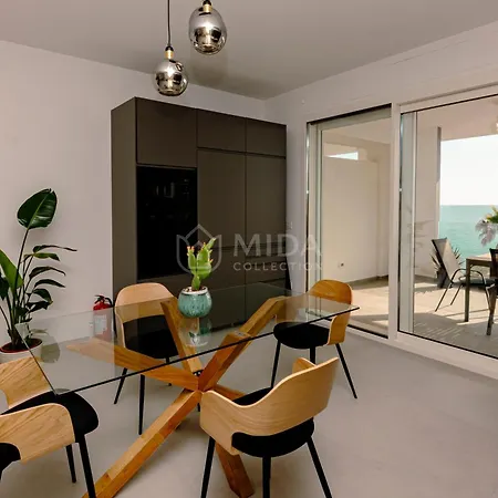 Luxury Sunsets Apartman *