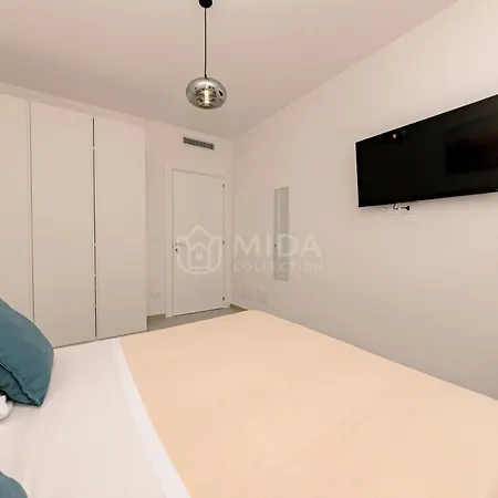 Luxury Sunsets Apartman *