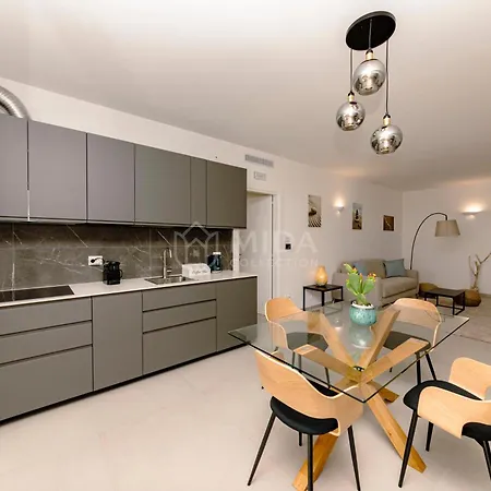 Luxury Sunsets Apartman *